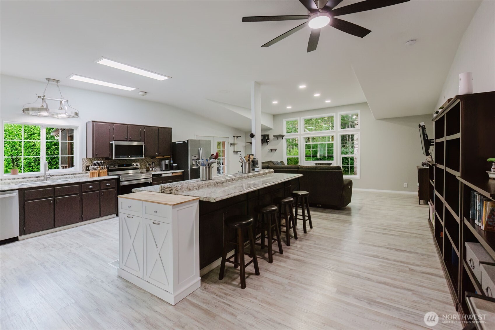 230 E Nikki Lane