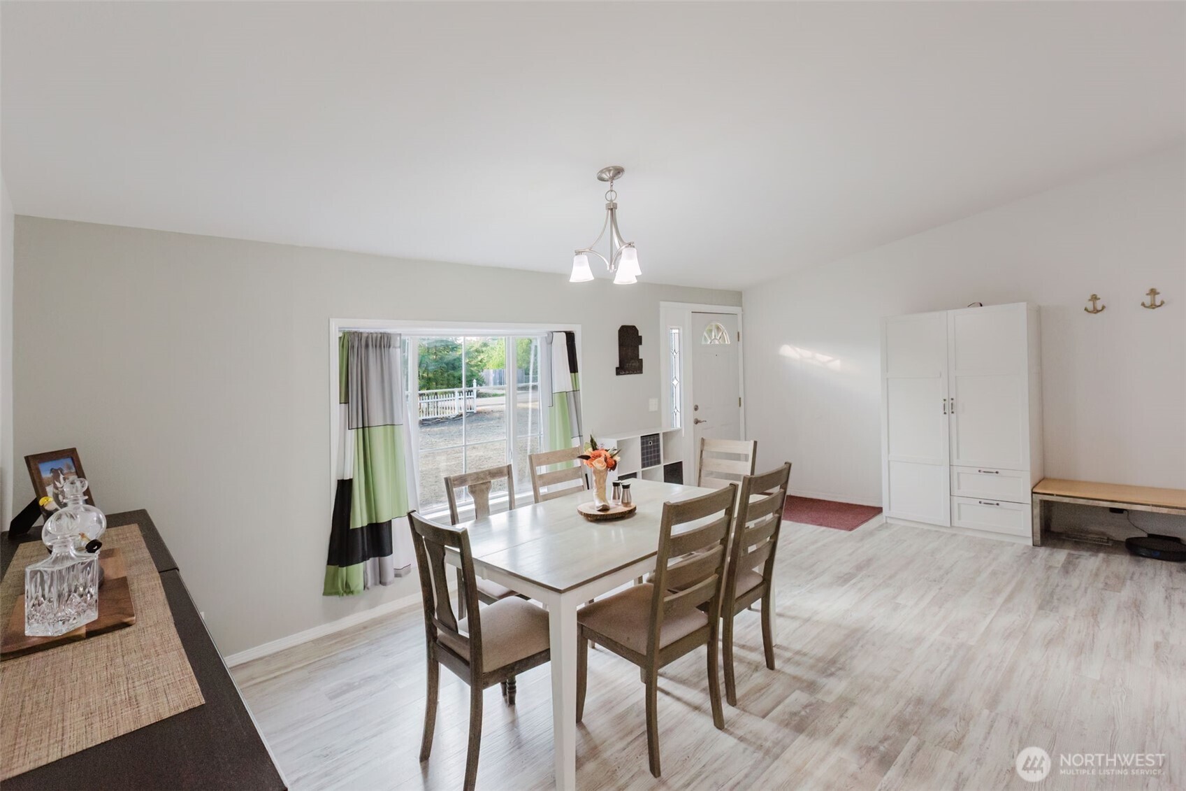 230 E Nikki Lane