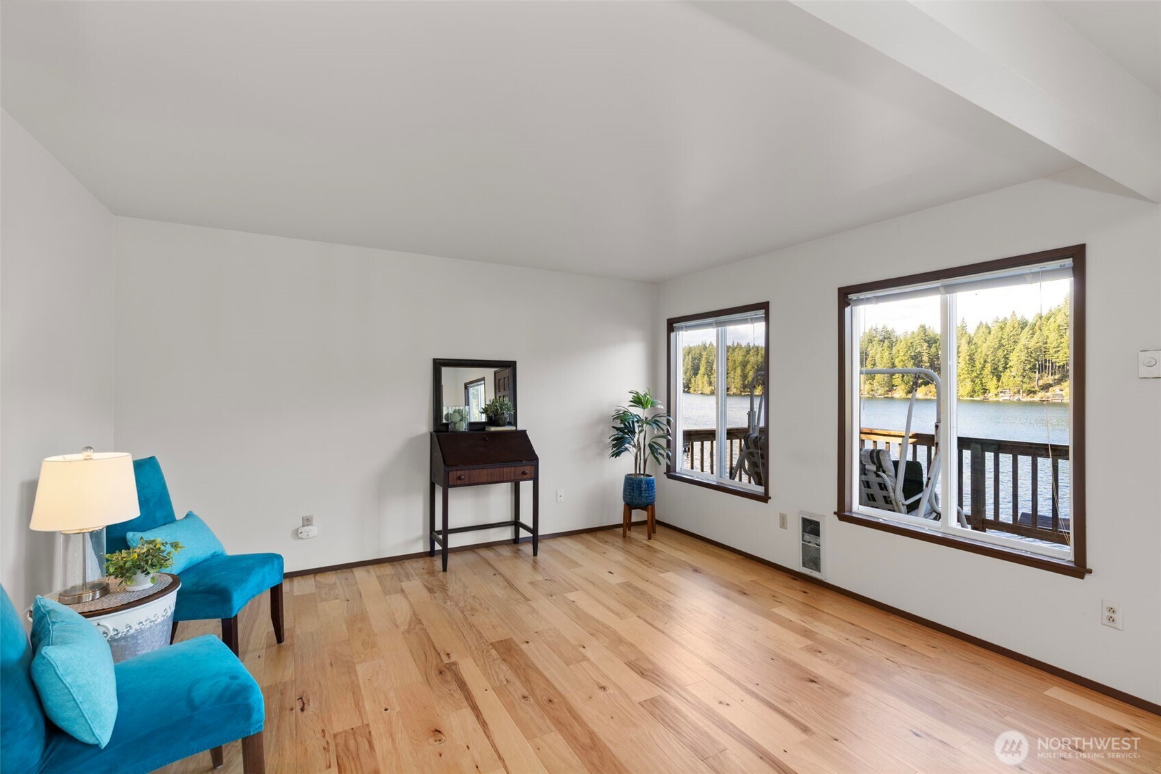 21 NE Rhododendron Boulevard