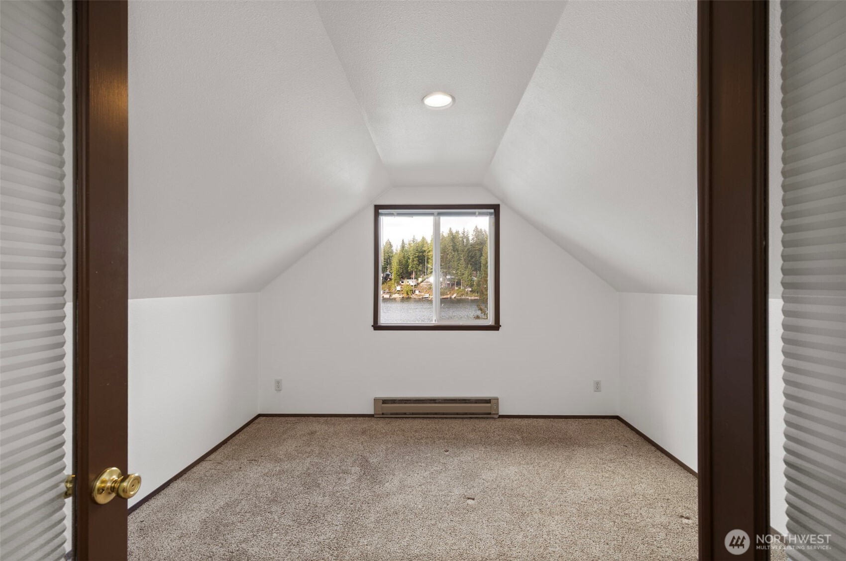 21 NE Rhododendron Boulevard