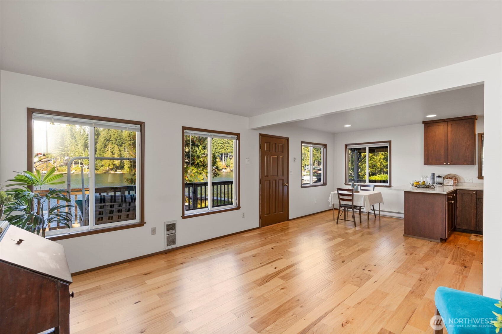 21 NE Rhododendron Boulevard