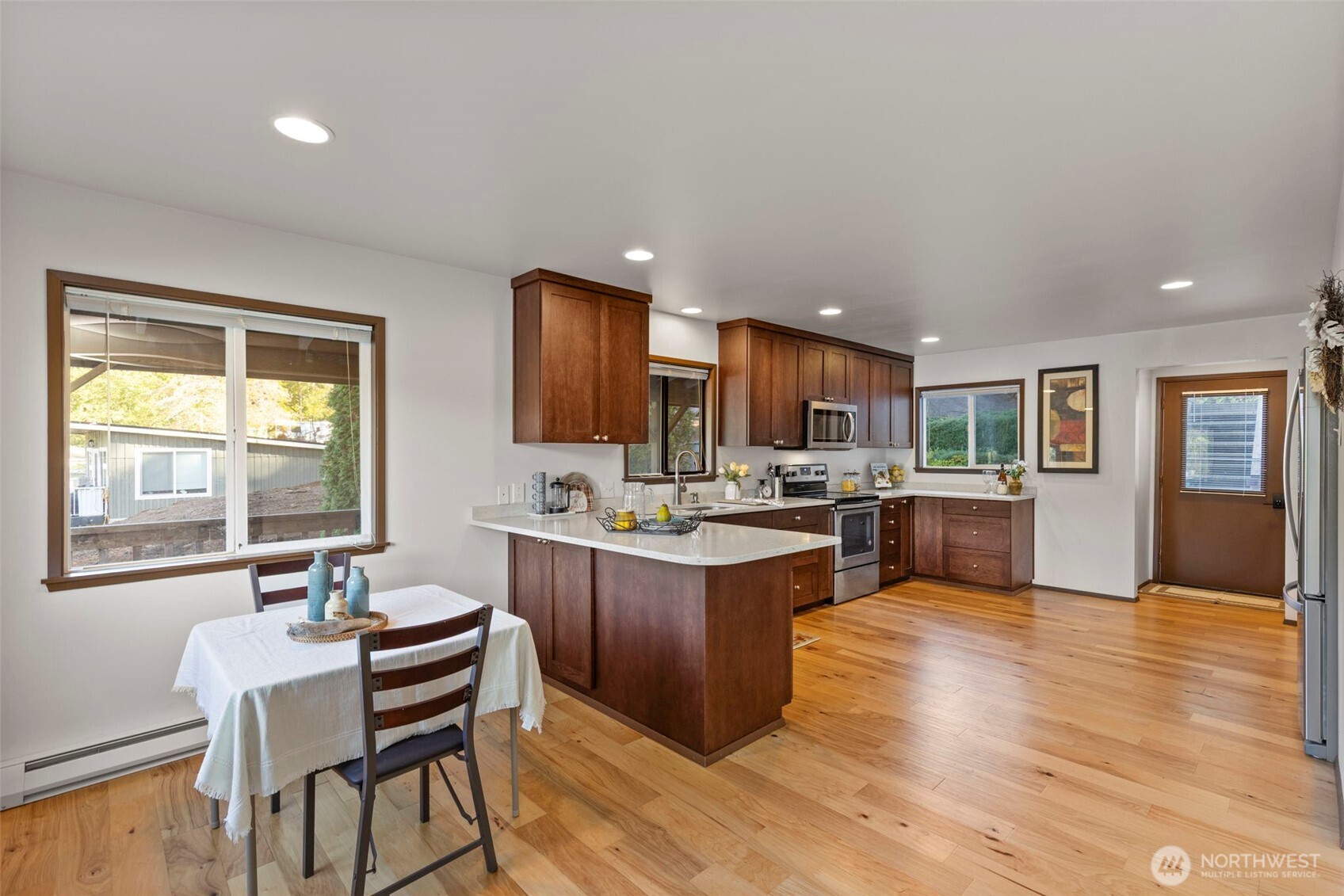 21 NE Rhododendron Boulevard