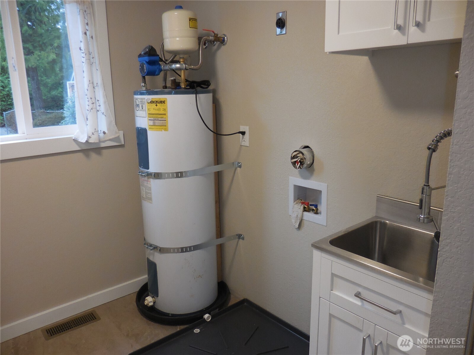 650 SW Dogwood Road
