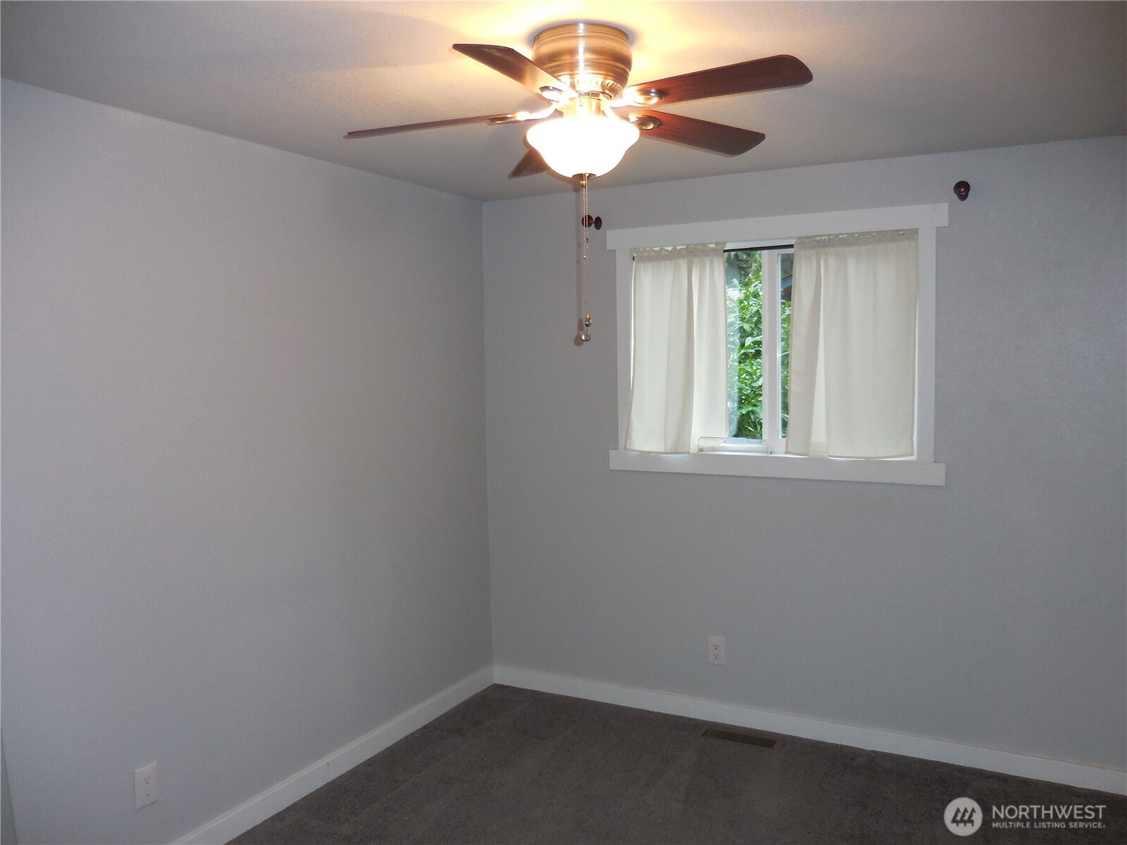 650 SW Dogwood Road