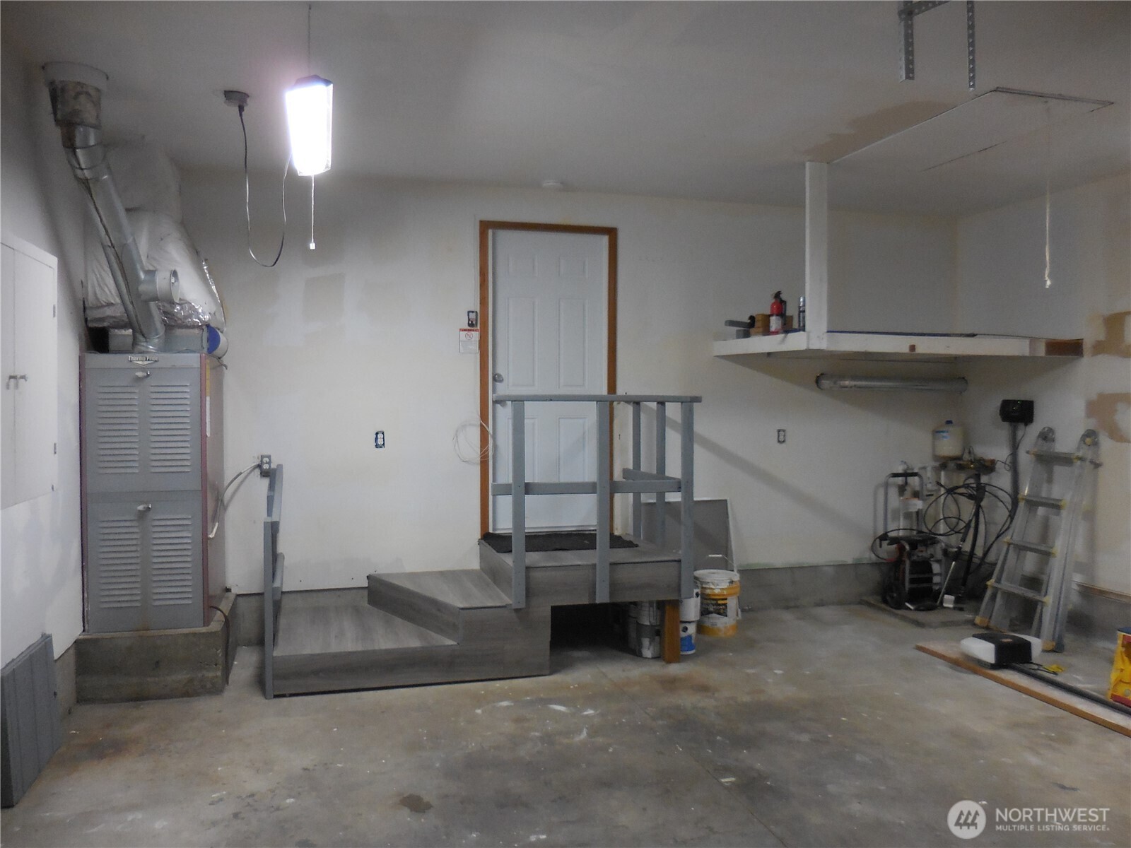 650 SW Dogwood Road