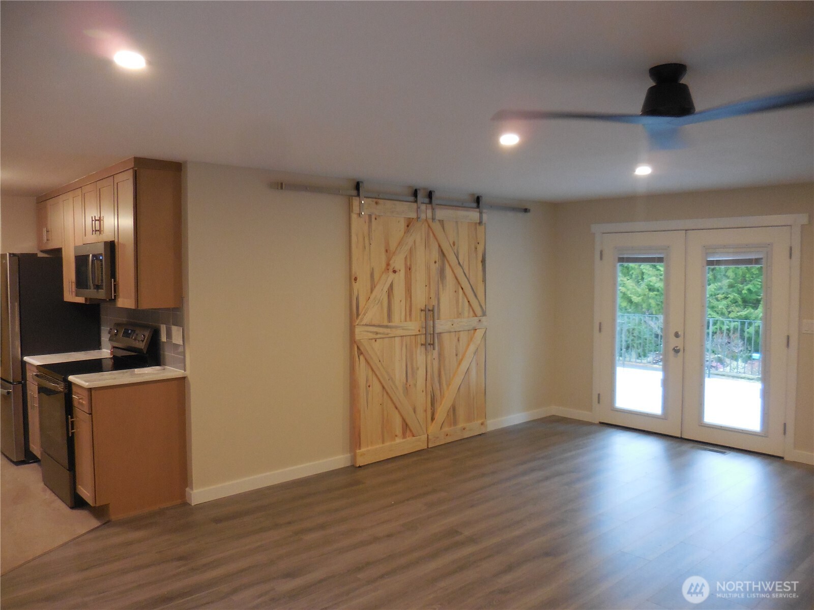 650 SW Dogwood Road
