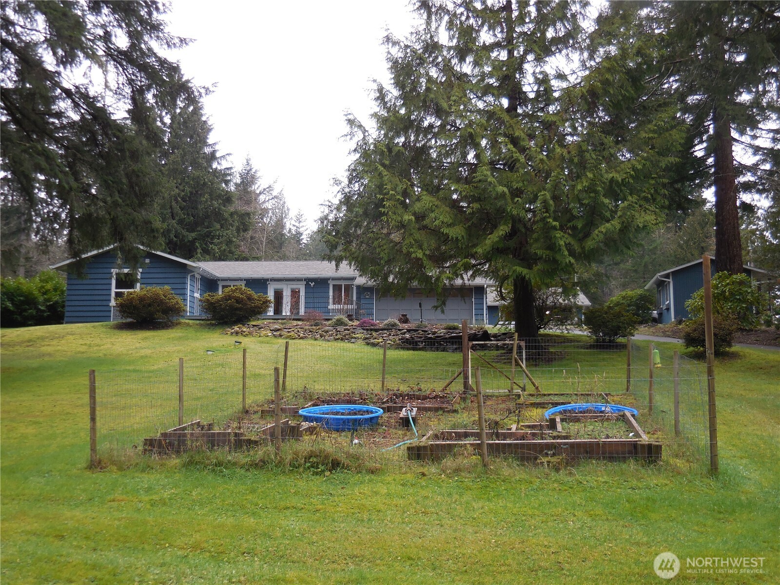 650 SW Dogwood Road