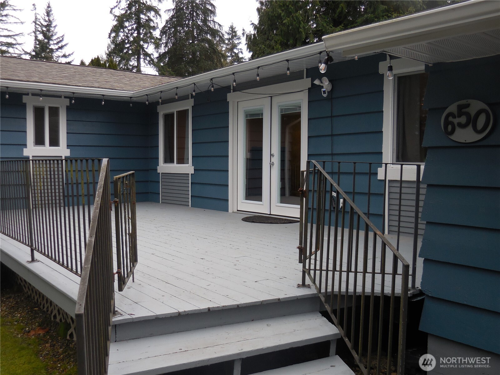 650 SW Dogwood Road