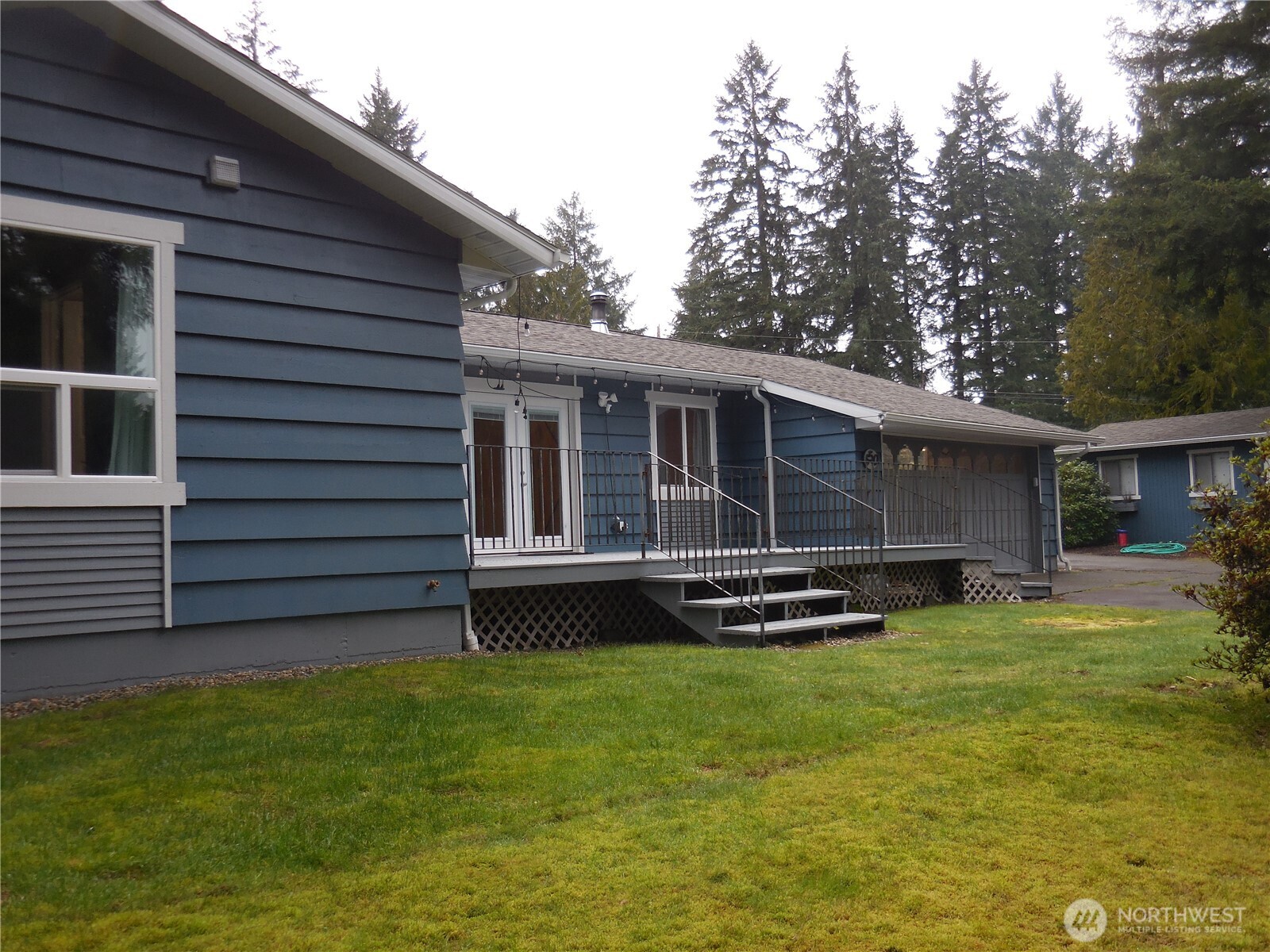 650 SW Dogwood Road