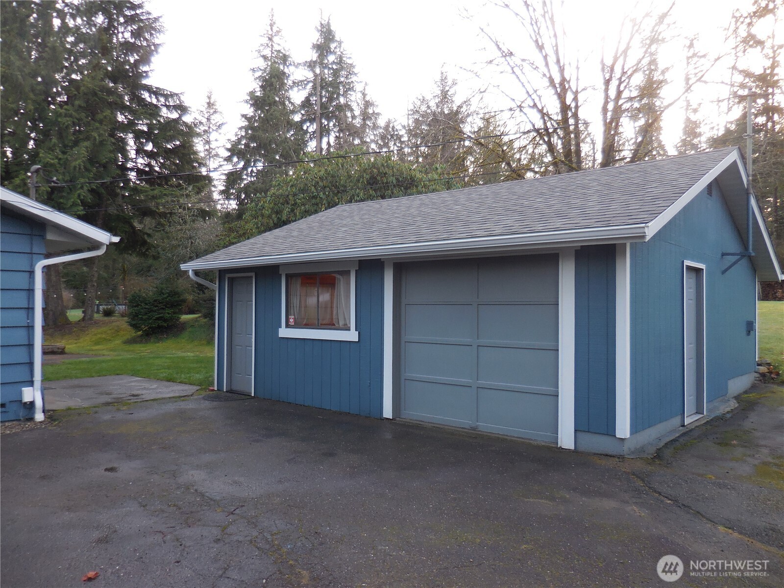 650 SW Dogwood Road