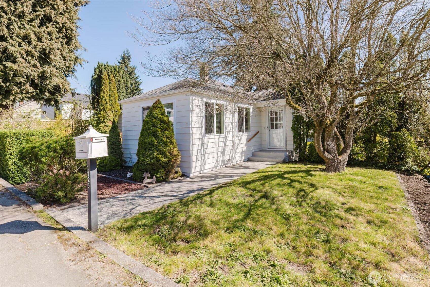 1126 Evans Avenue W