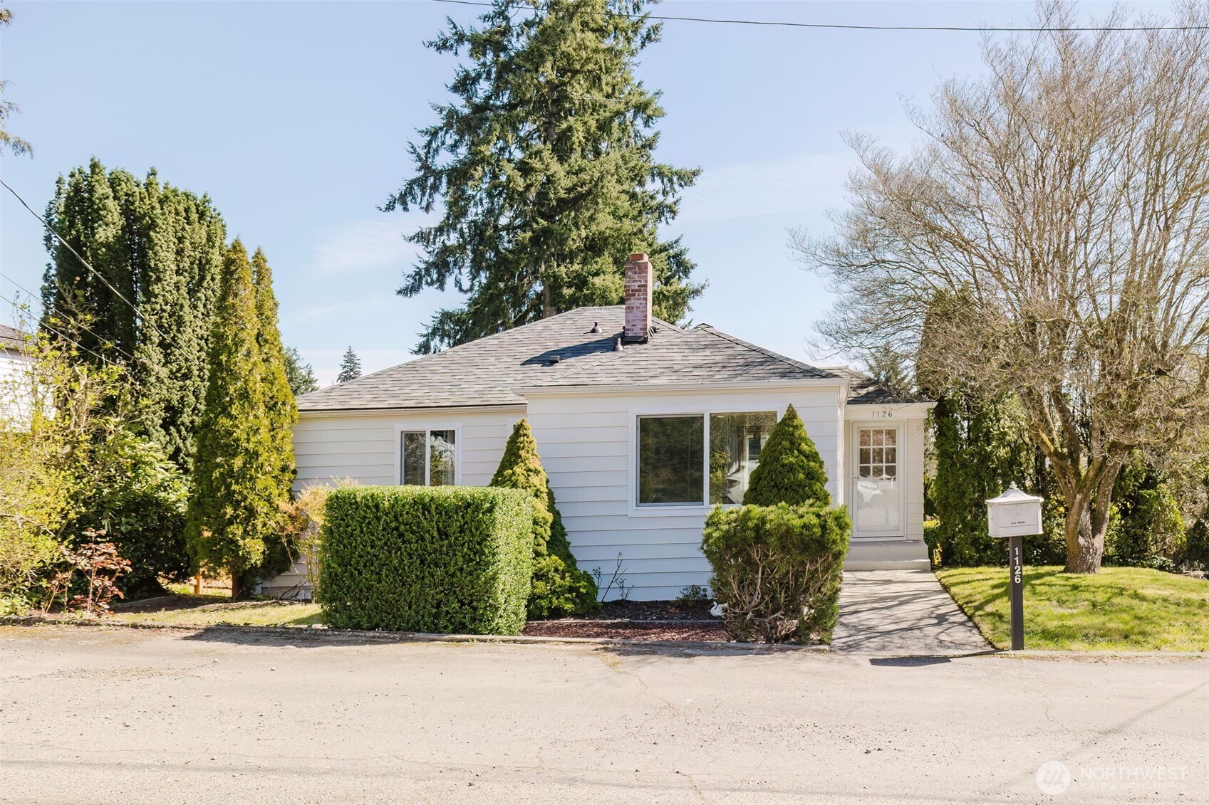 1126 Evans Avenue W
