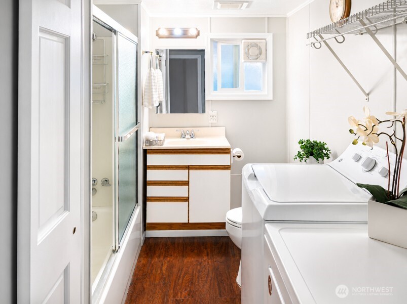 4024 NW Country Lane NW Unit: 13
