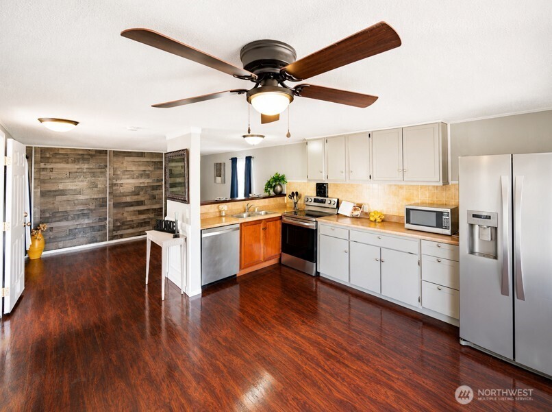 4024 NW Country Lane NW Unit: 13