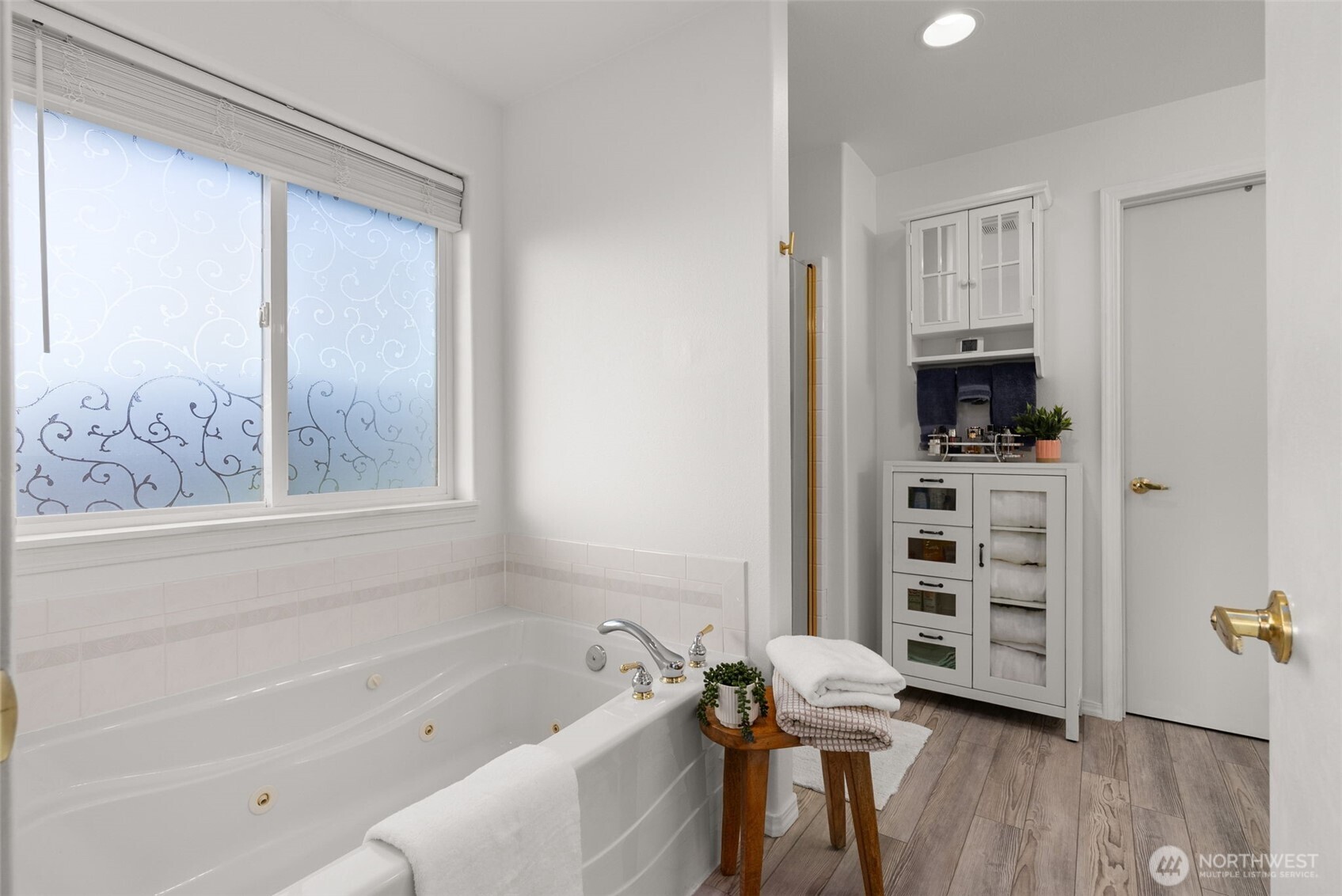 650 Medallion Place E