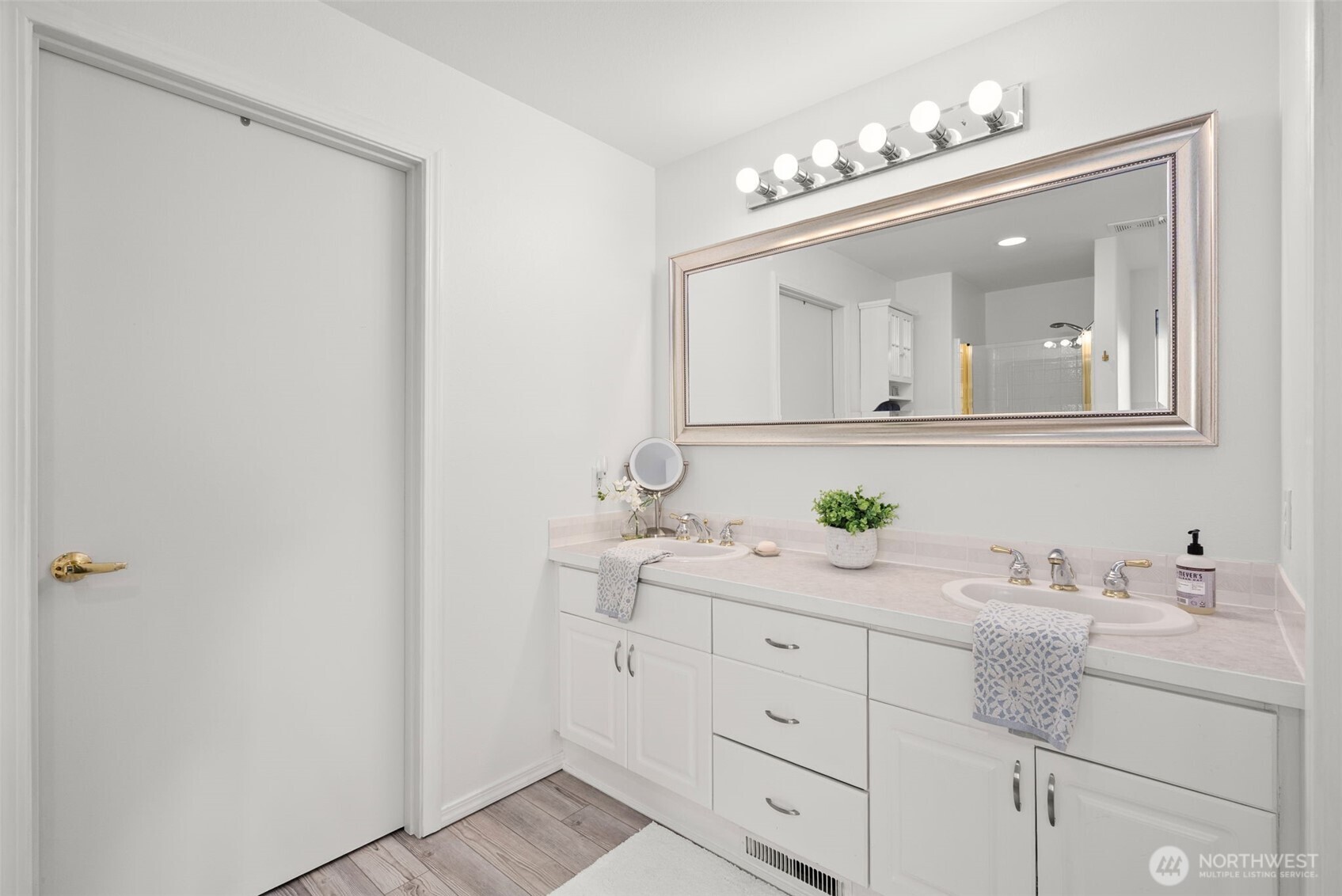 650 Medallion Place E