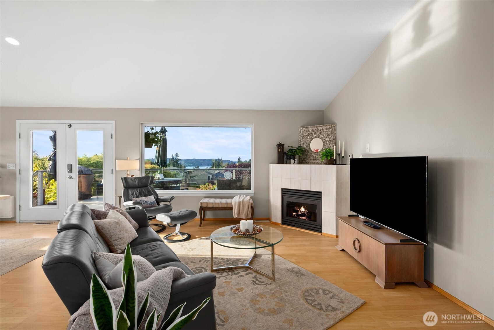 650 Medallion Place E