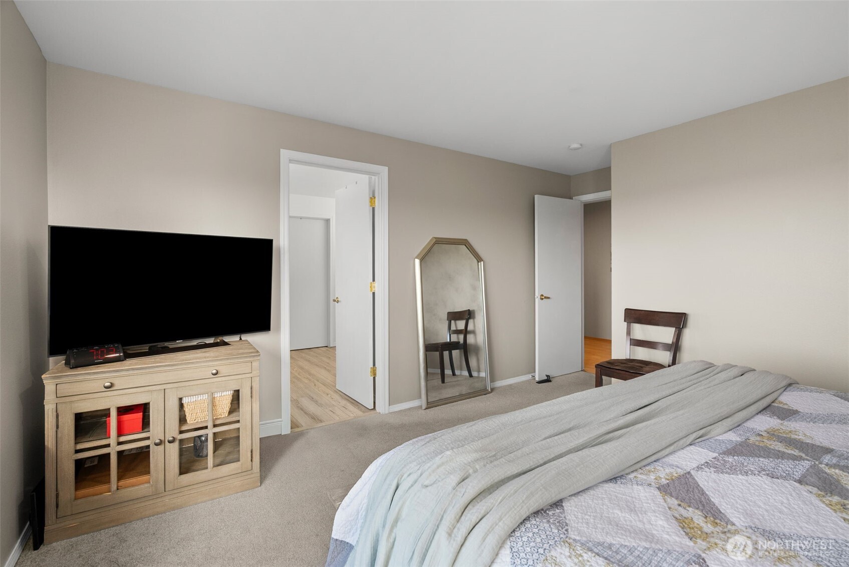 650 Medallion Place E