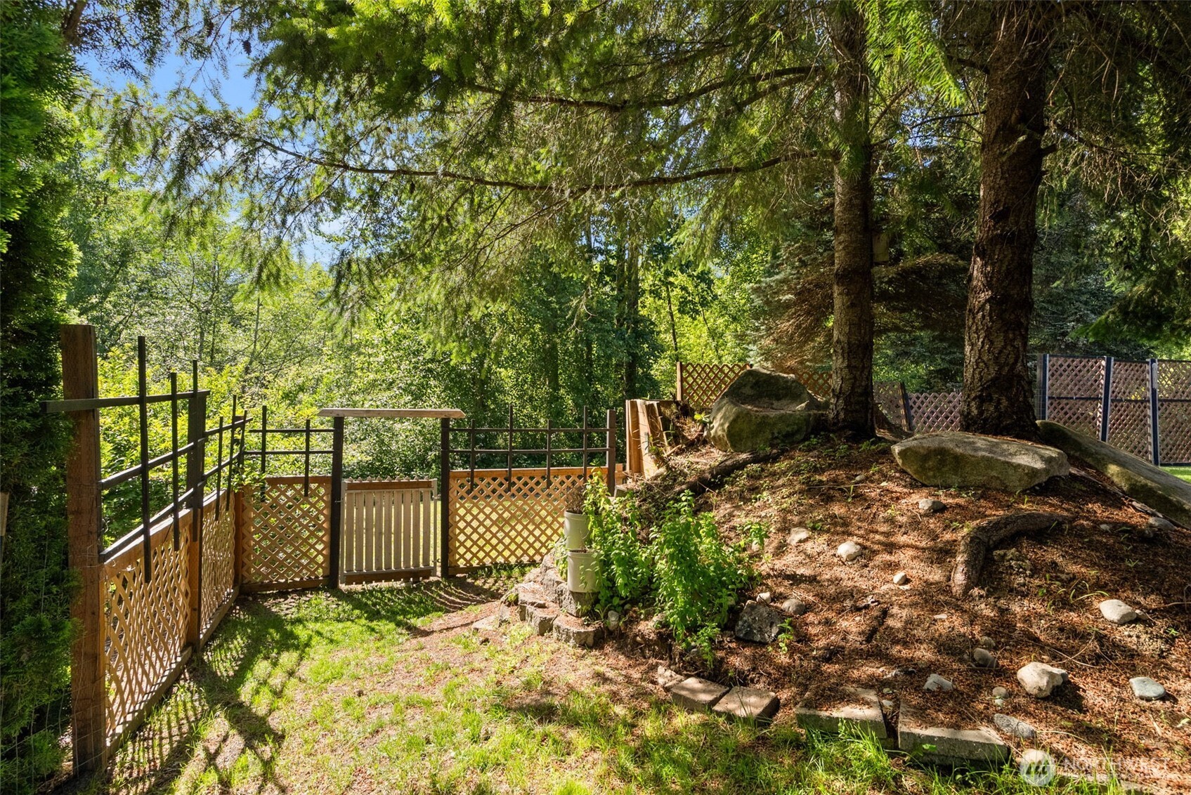 395 NW Blomster Way