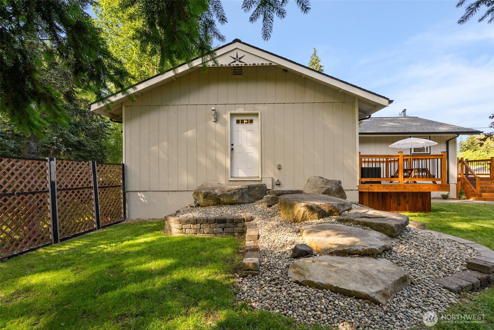 395 NW Blomster Way