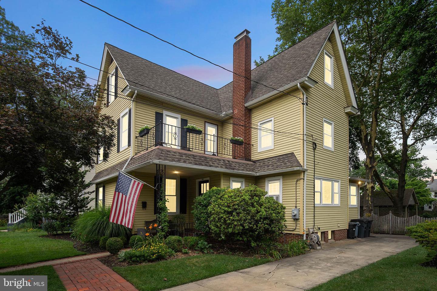 421-23 Sloan Ave