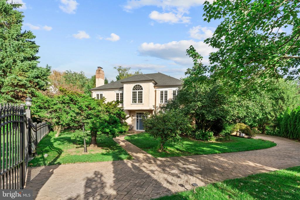 759 APPLEGATE LANE