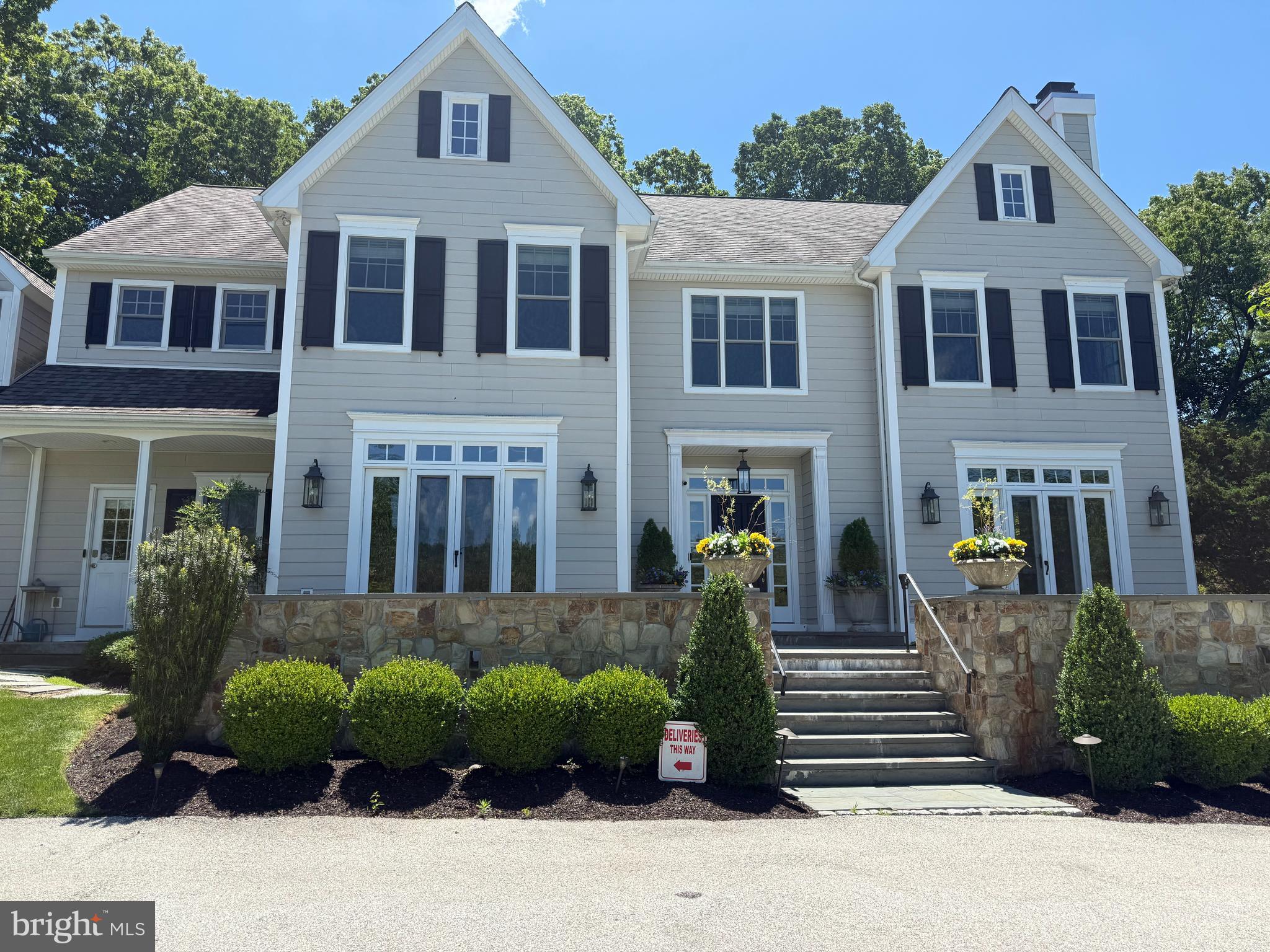 640 NARCISI LANE