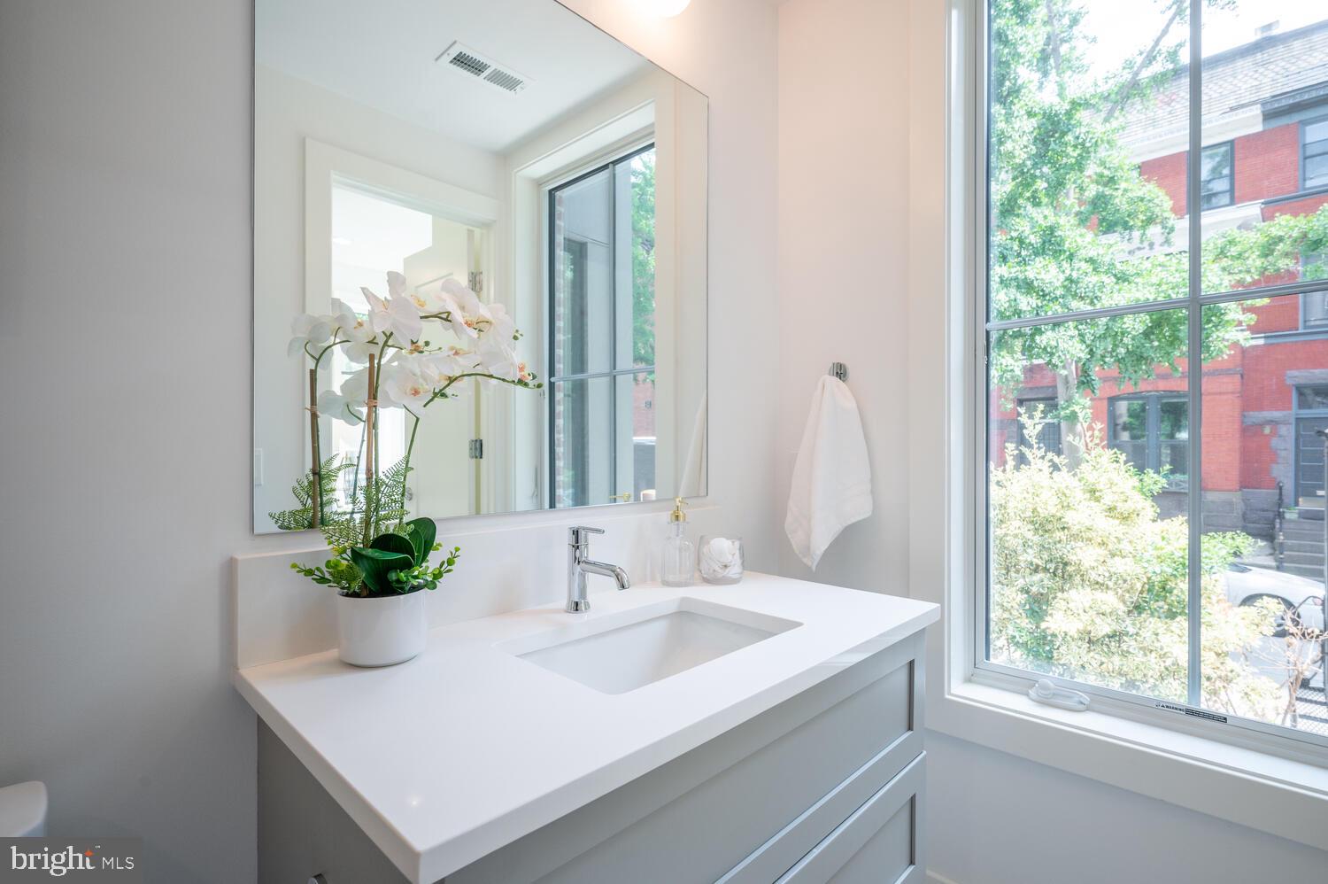 1775 Swann St NW #101