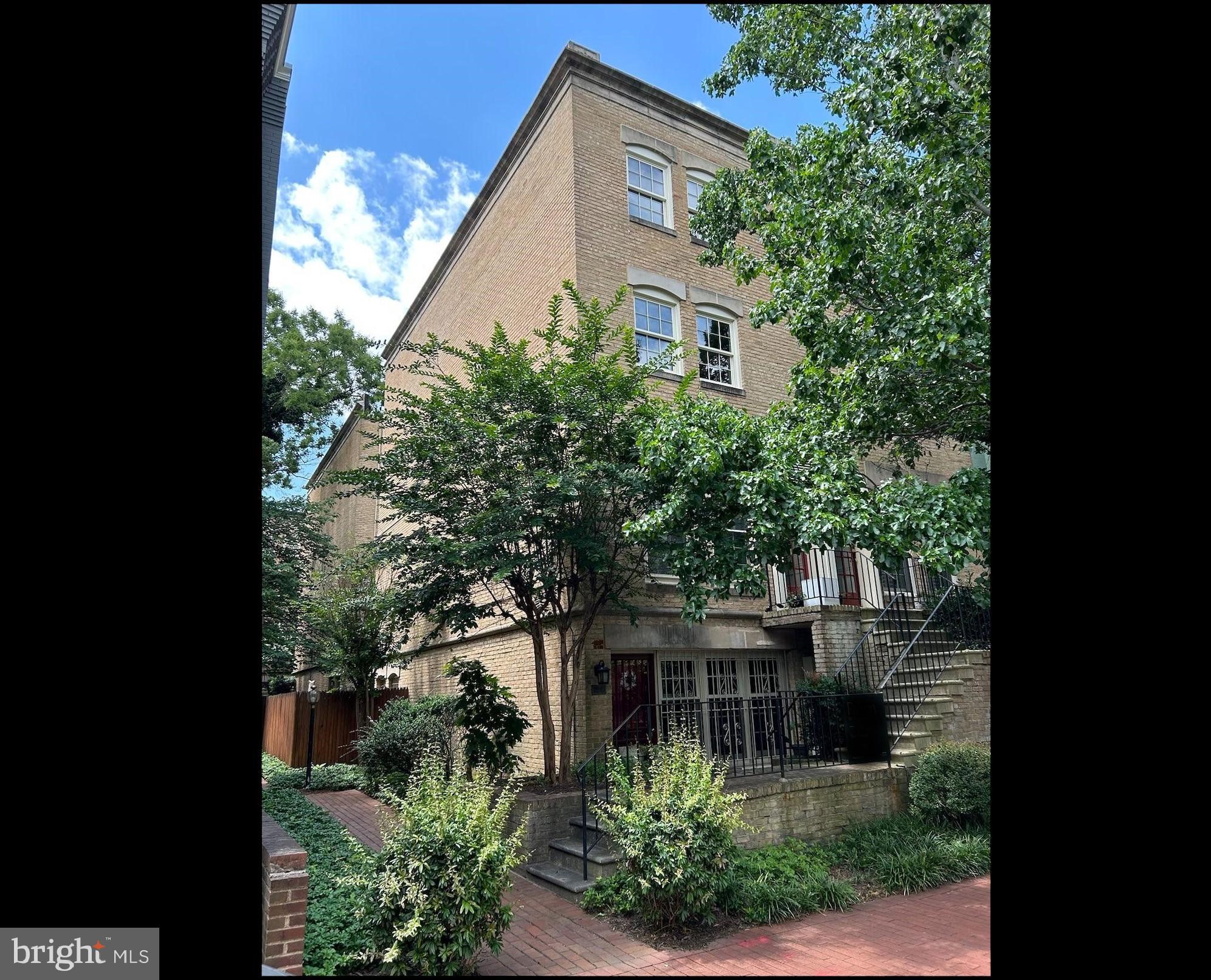 225 C St NE #63