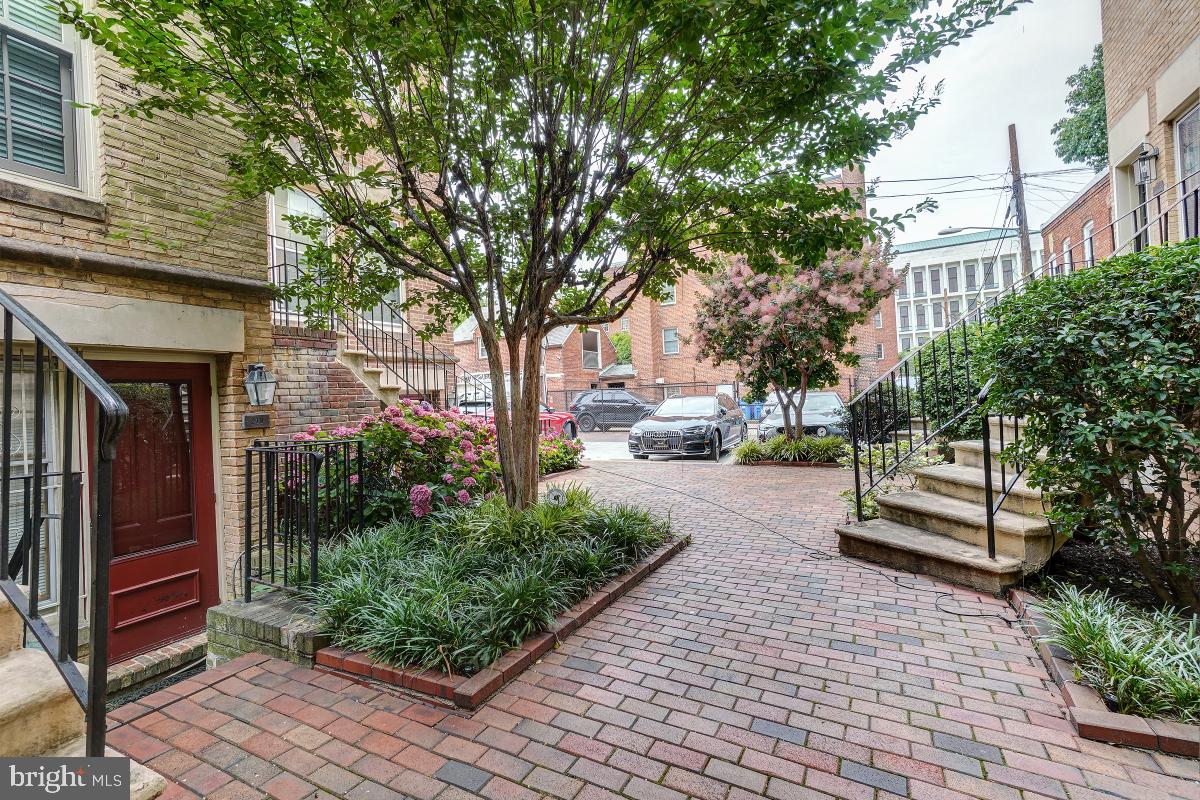 225 C St NE #63