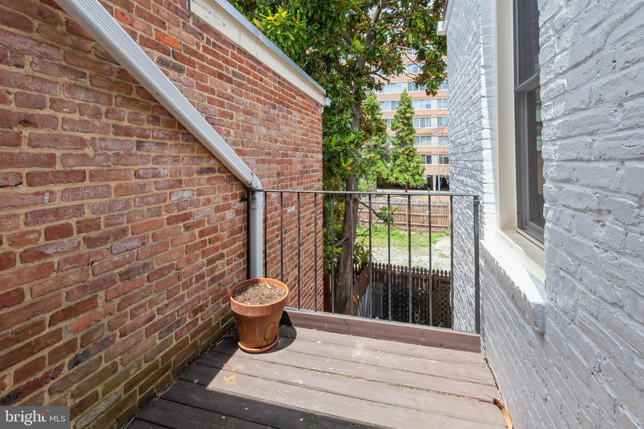 2431 I St NW