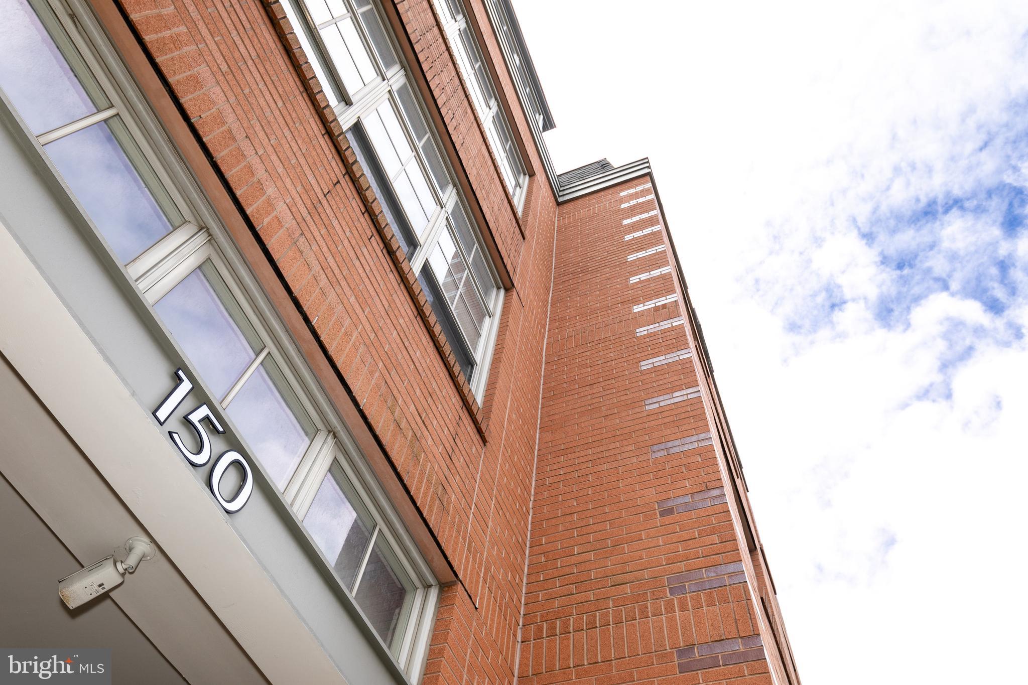 150 V St NW #V305