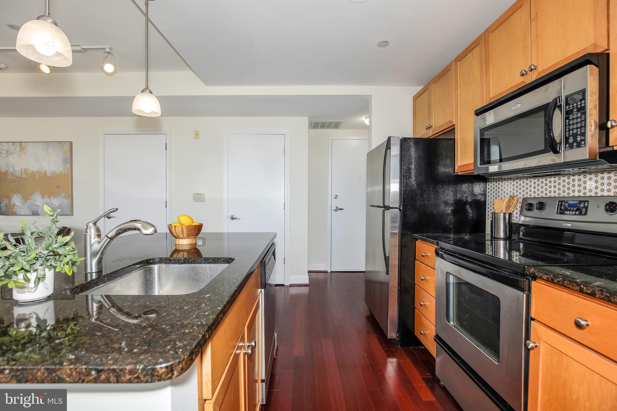 150 V St NW #V305