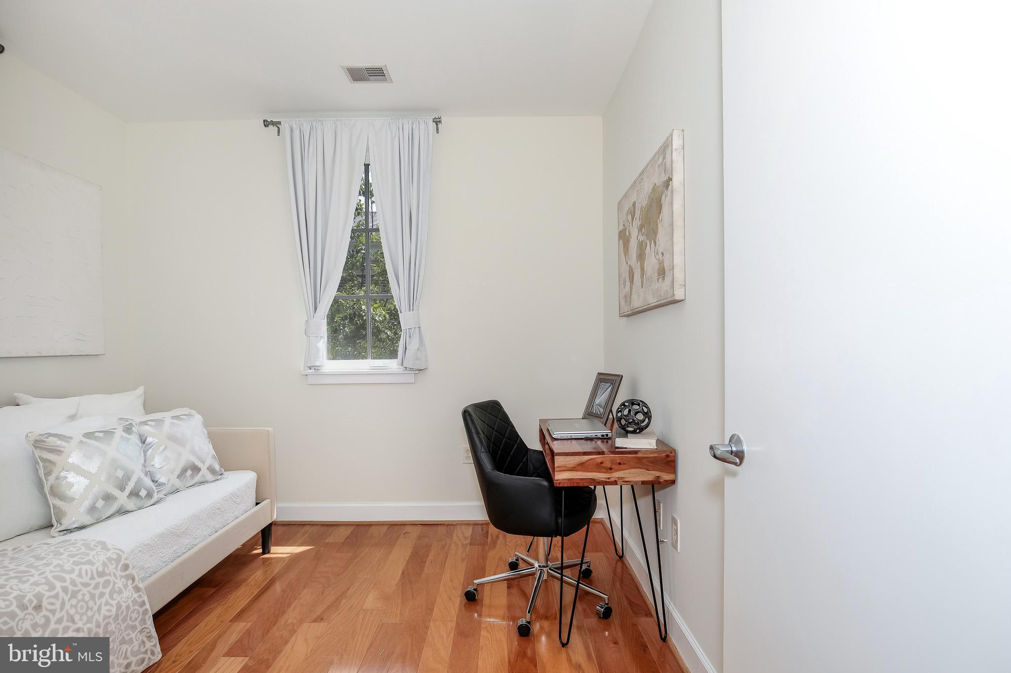 150 V St NW #V305