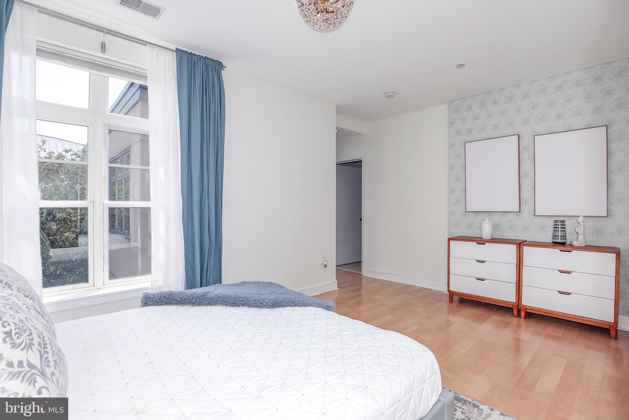 150 V St NW #V305