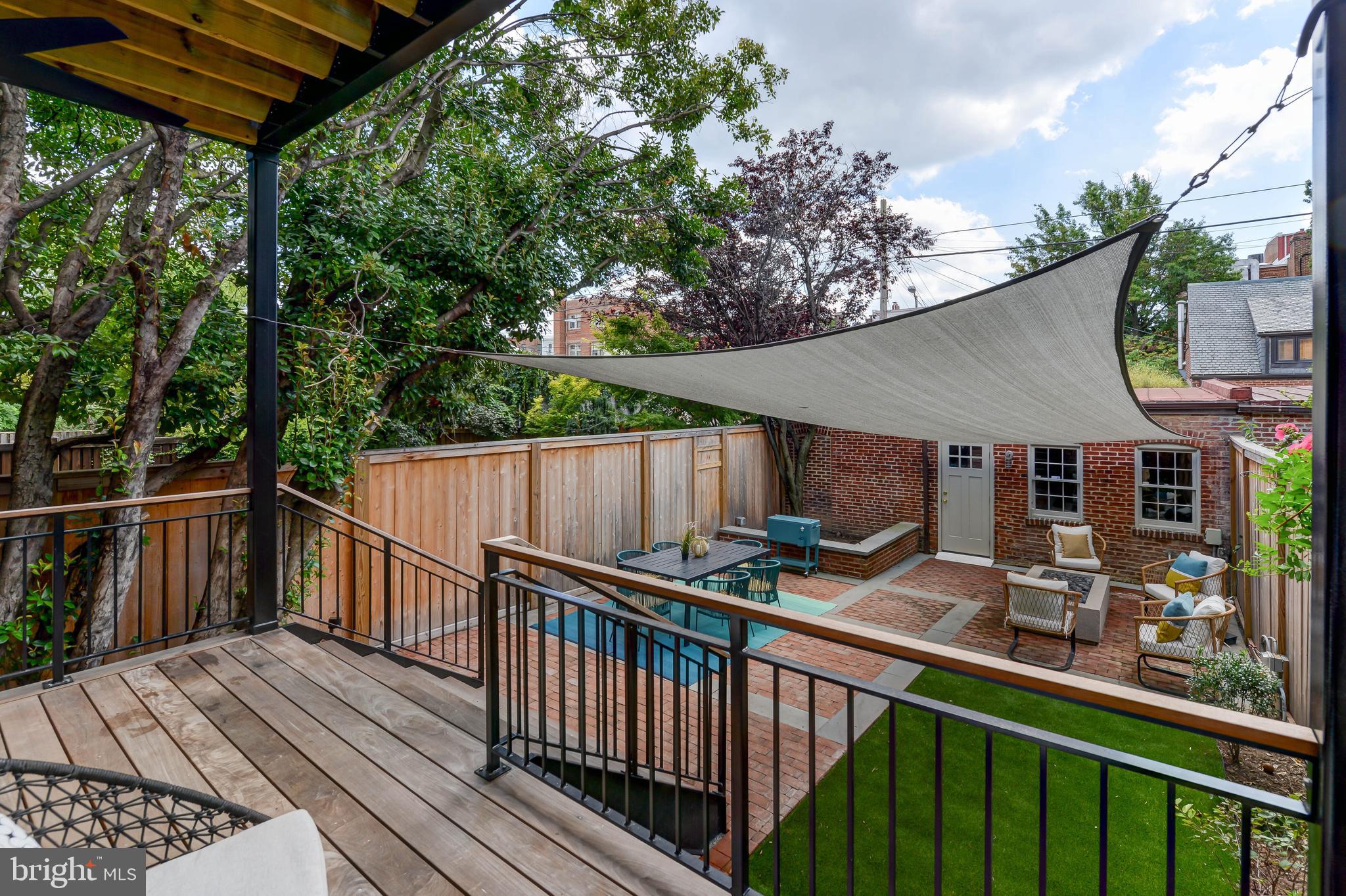 621 A St NE