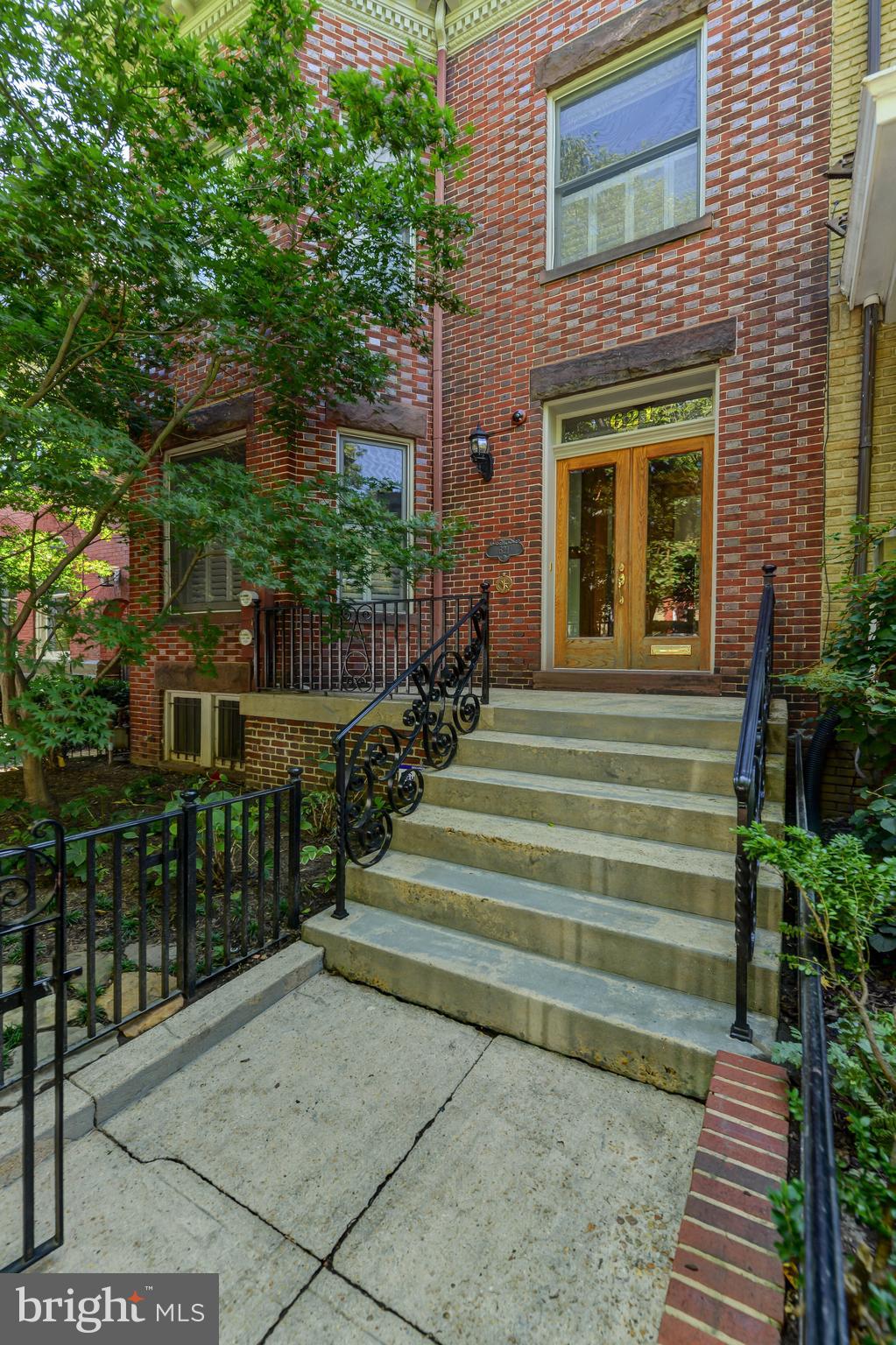 621 A St NE