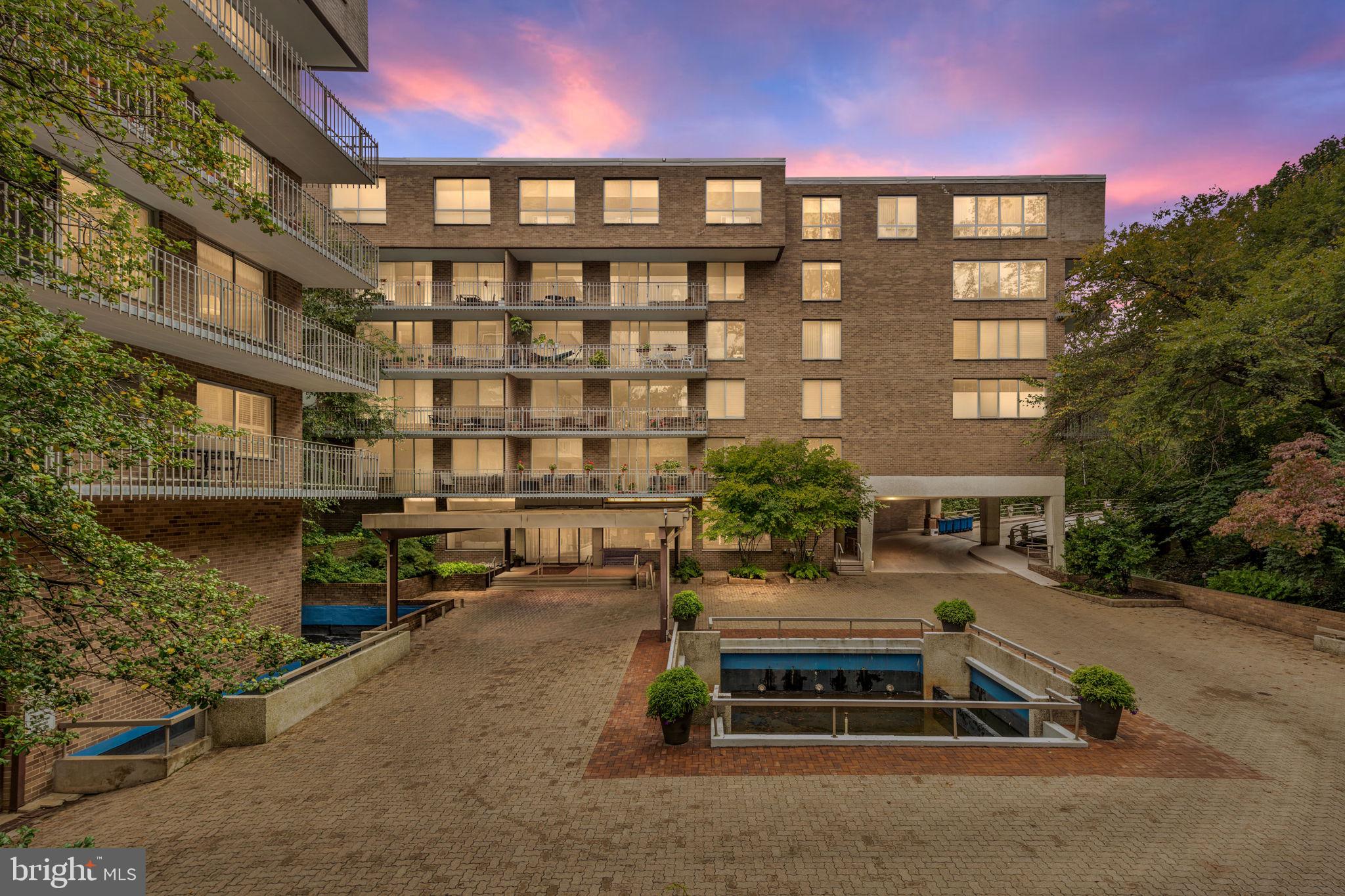 4100 Cathedral Ave NW #716