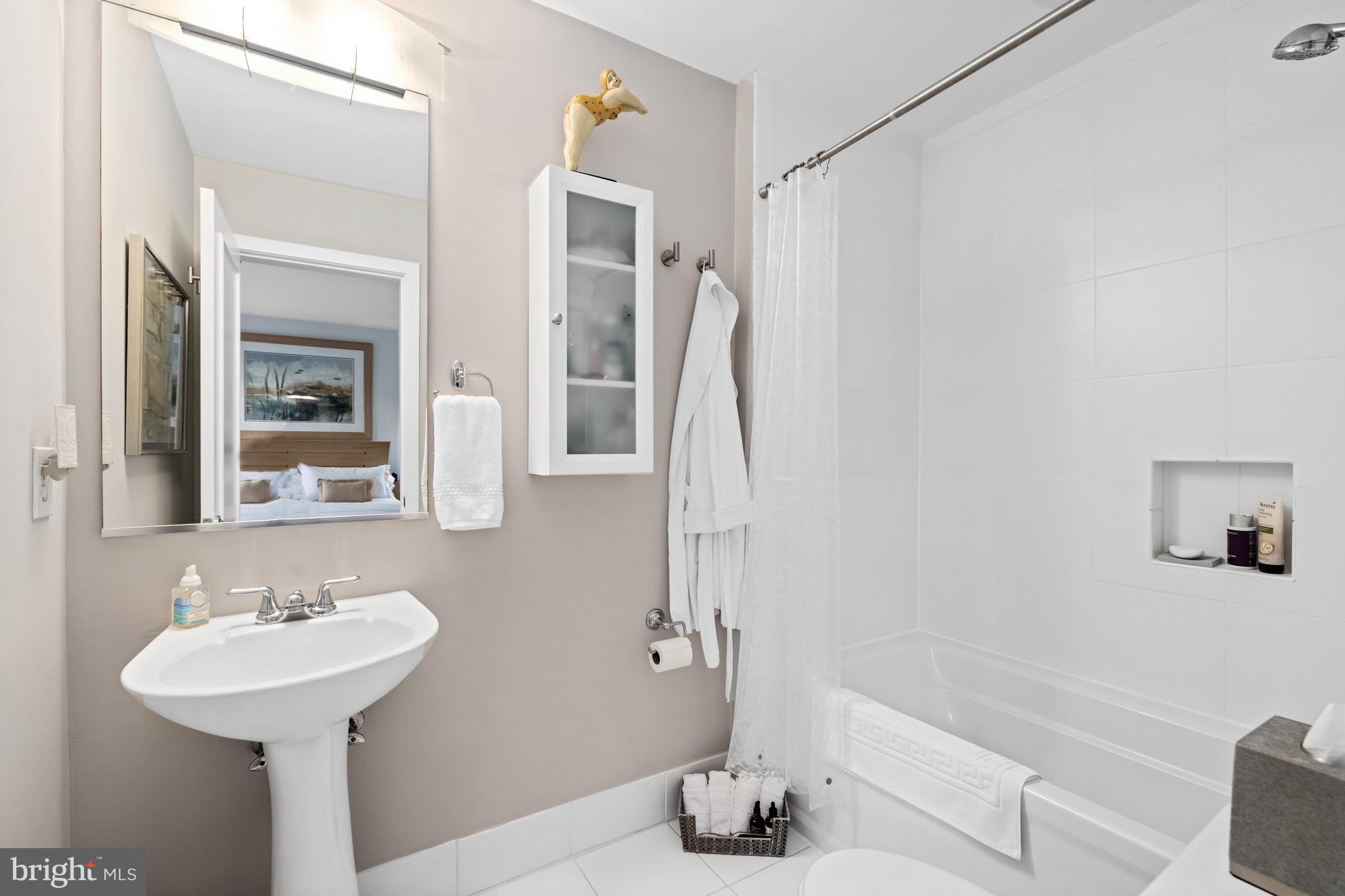 4025 Connecticut Ave NW #103