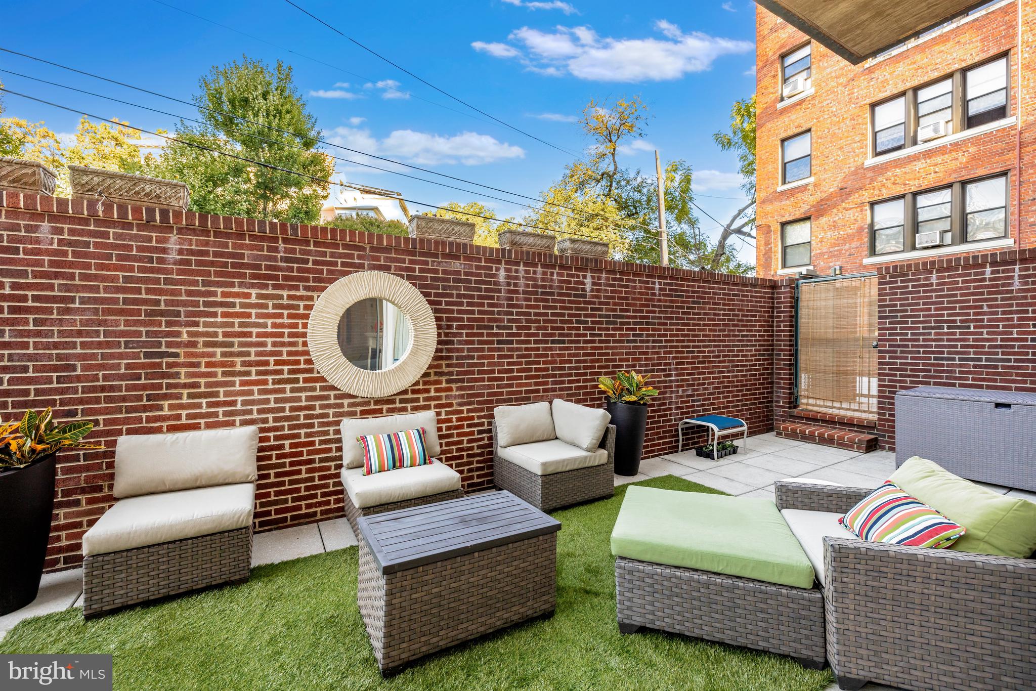 4025 Connecticut Ave NW #103