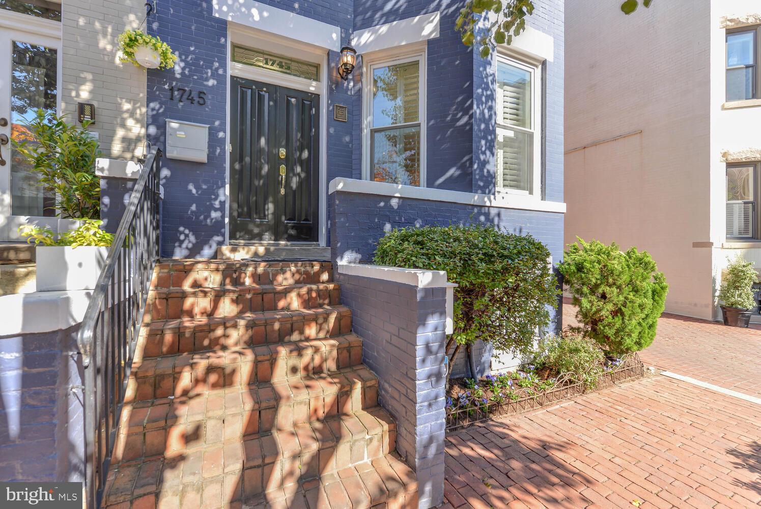 1745 Willard St NW