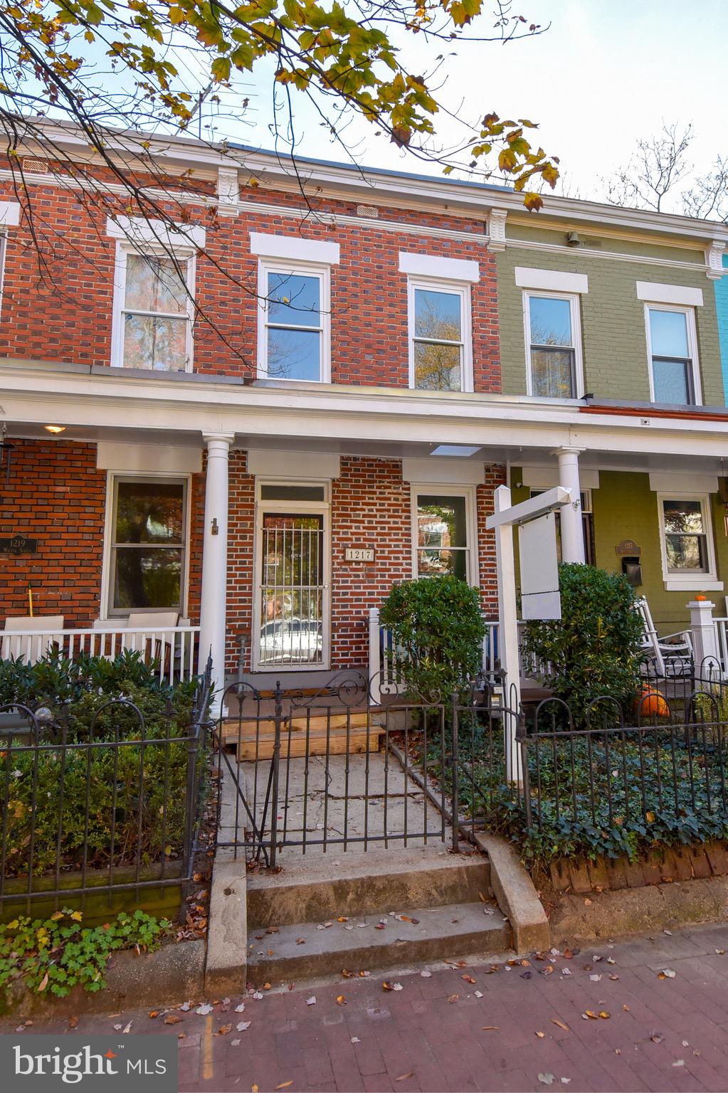 1217 Walter St SE