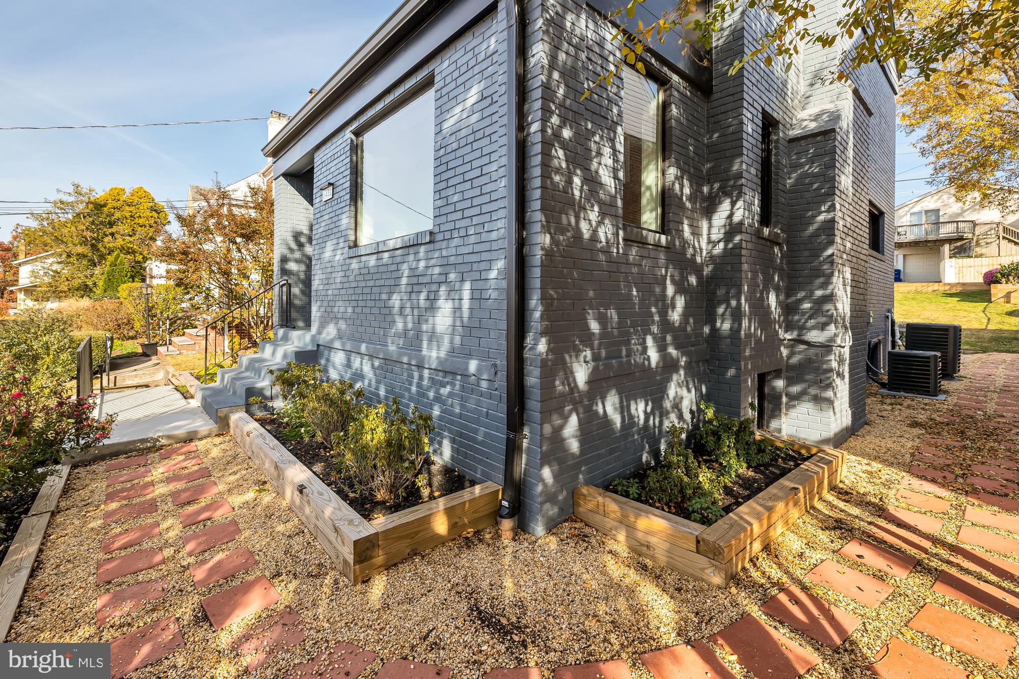 6431 2nd Pl NW