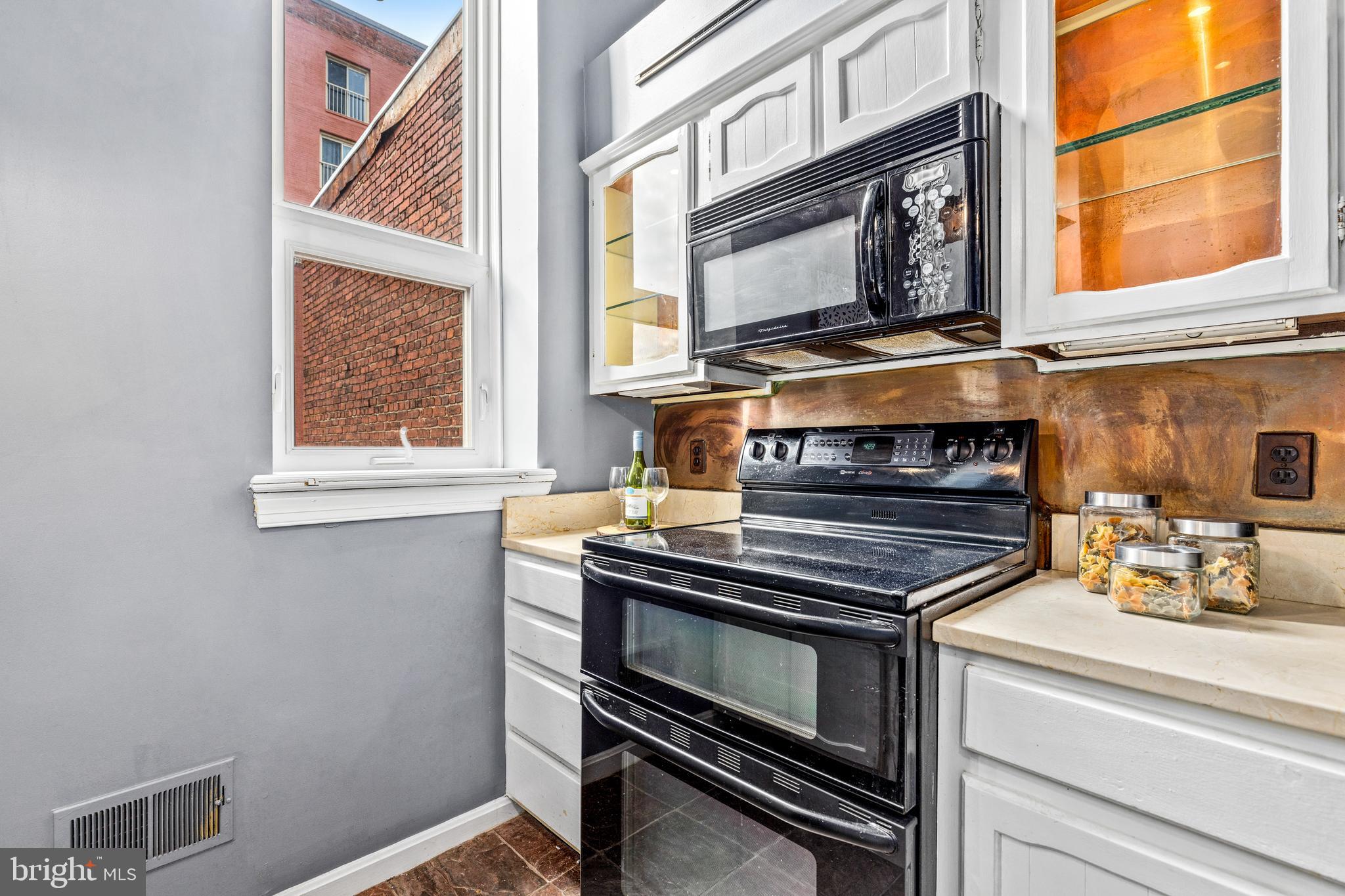 1810 Calvert St NW #4