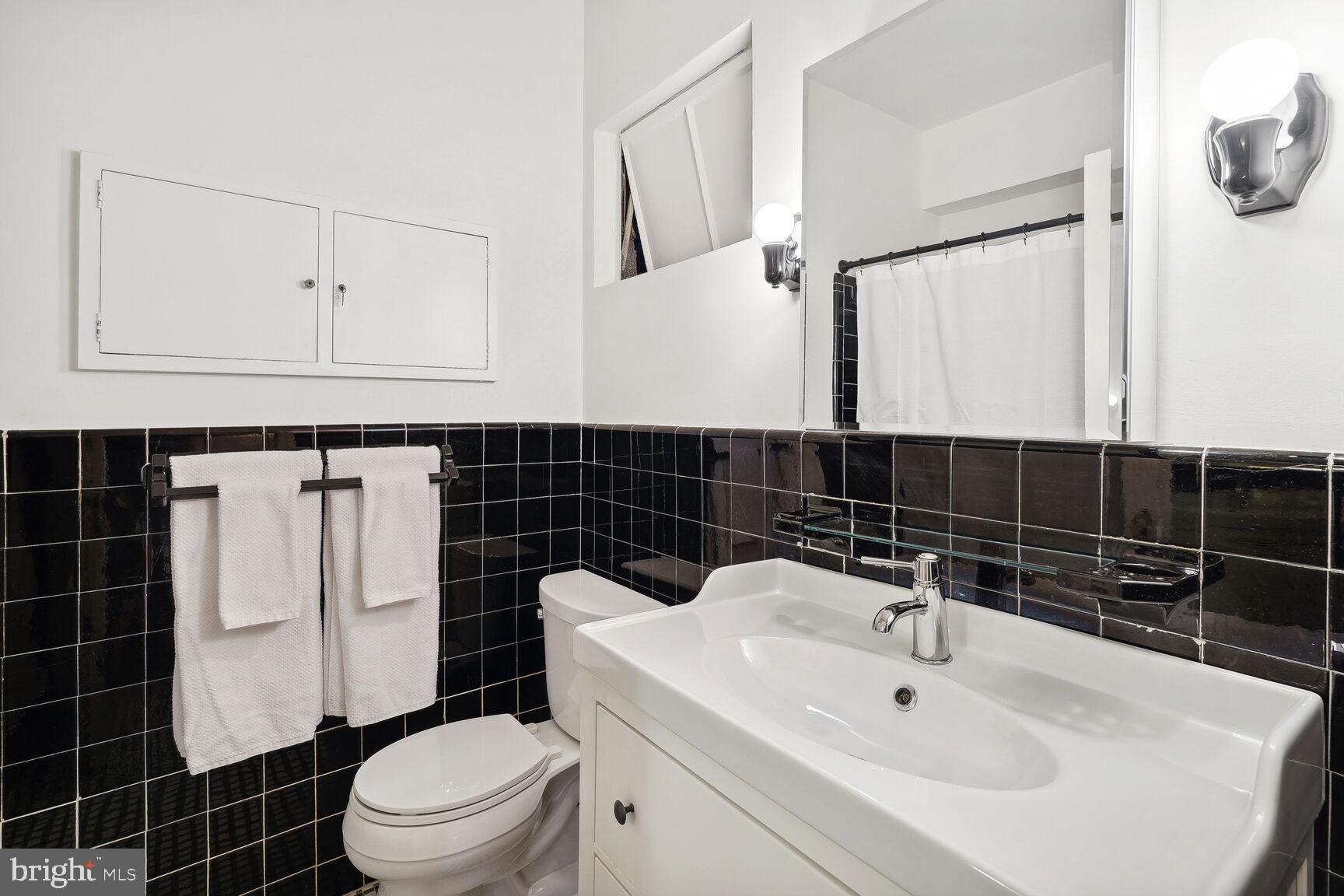 4000 Cathedral Ave NW #344-345b