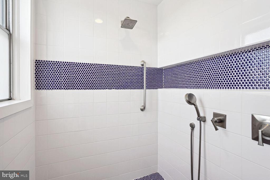 4000 Cathedral Ave NW #344-345b