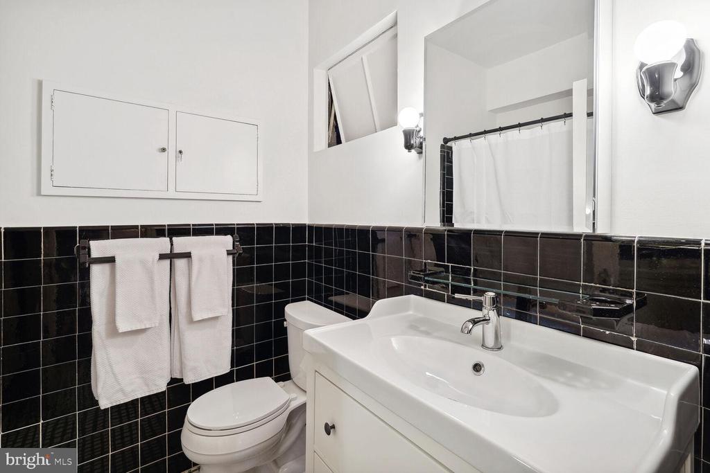 4000 Cathedral Ave NW #344-345b