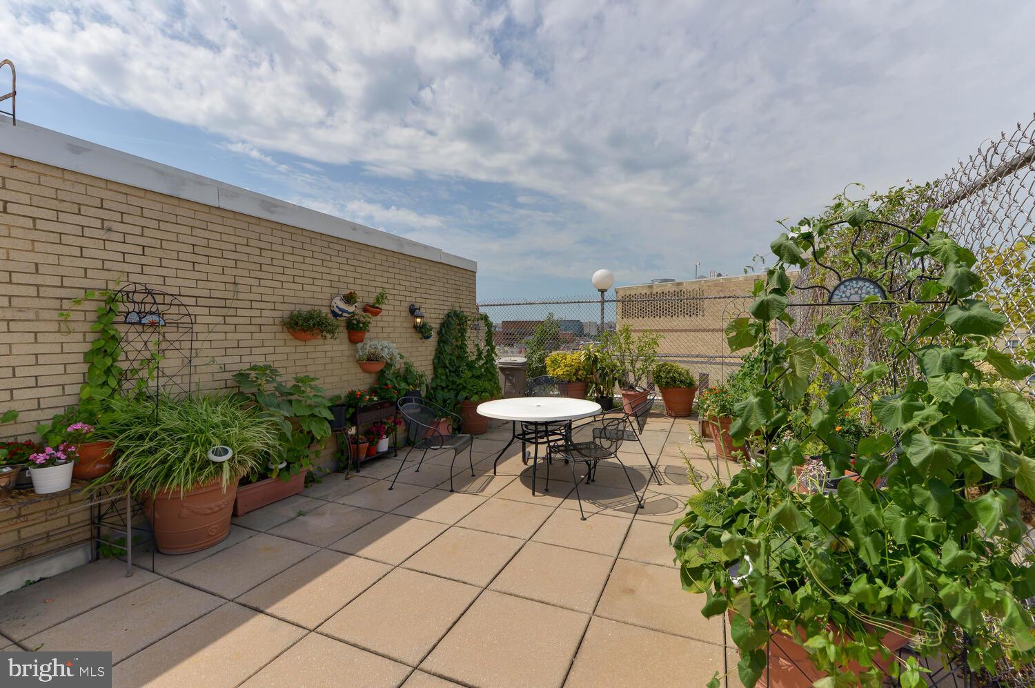 1325 18th St NW #301