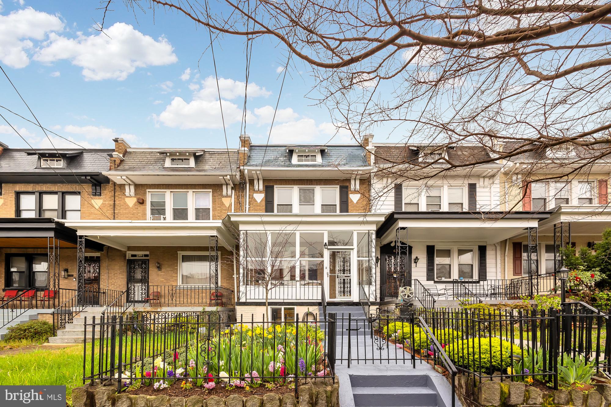 634 Farragut St NW