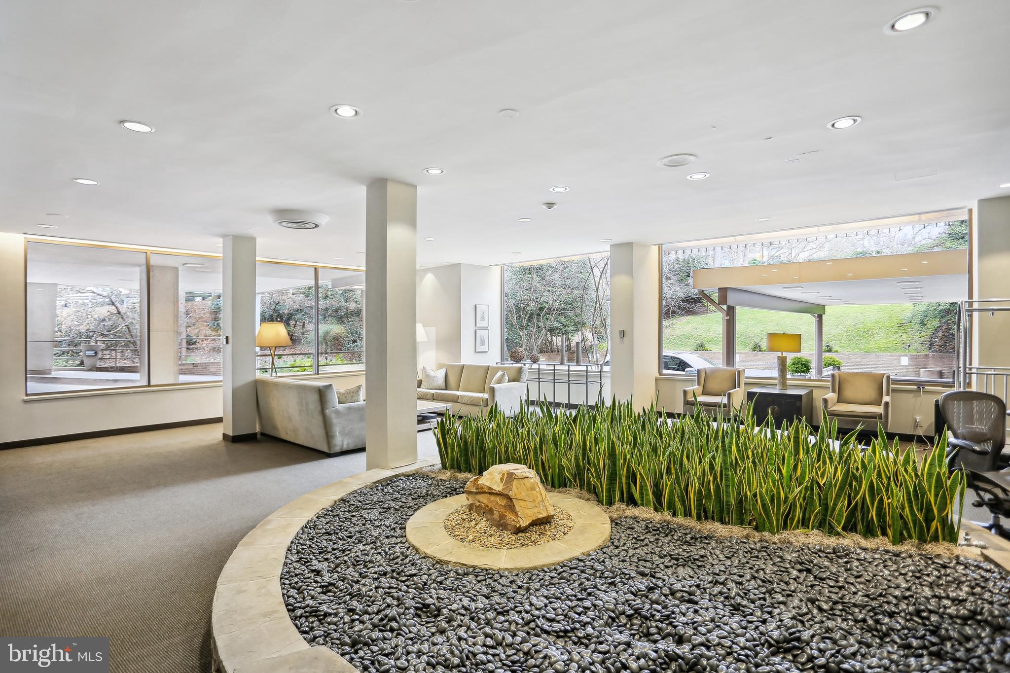 4100 Cathedral Ave NW #814